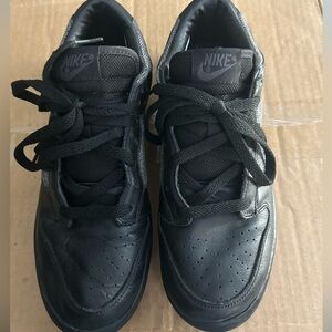 Nike Dunk Low size 9.5